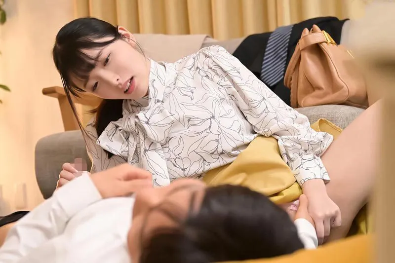 Cô nhân viên nữ nhút nhát và ít nói nhưng khi uống rượu lại trở nên dâm đãng