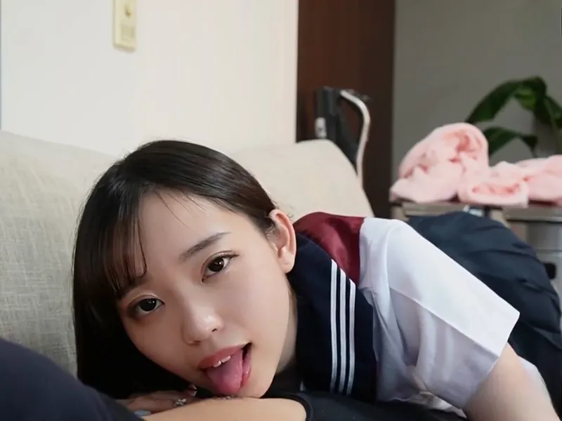 Nữ học sinh ngây thơ bị tên ba cóc chọc củ khoải giả vào lồn